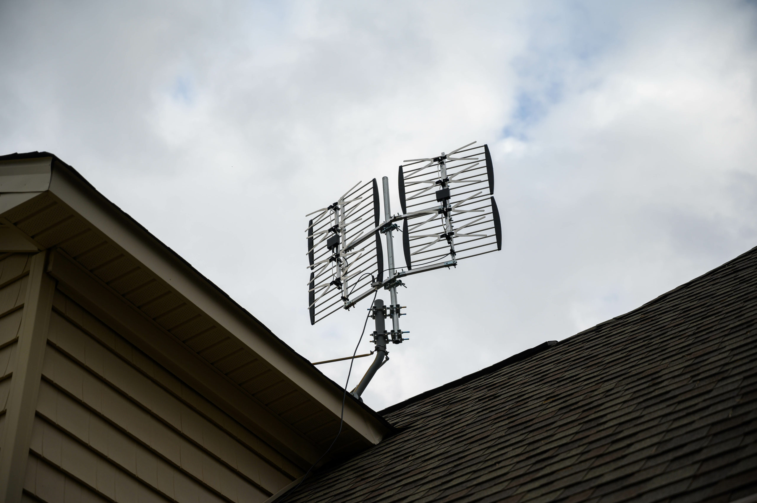 Best TV antennas for suburban areas and tips for improving reception